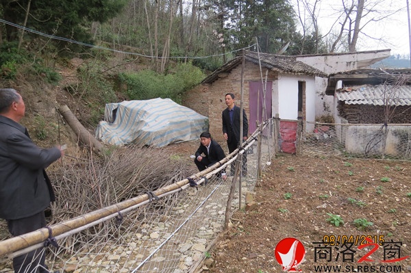 在赵川镇前川村勘查现场.jpg