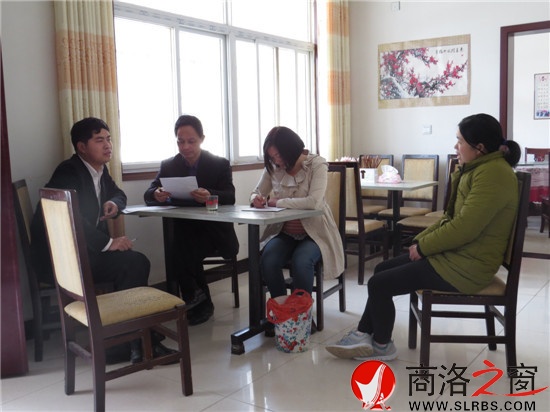 在十里坪镇核桃坪村调查案情.jpg